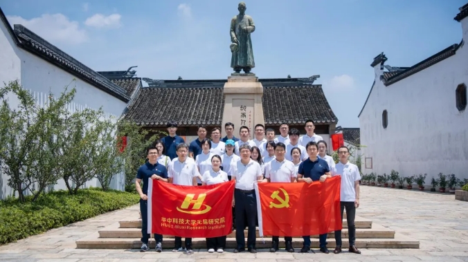 丁漢院士帶隊赴天上村前胡氏家風館開展“承科教報國志 鑄家風育才魂”主題黨日活動?